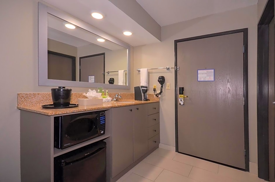 Holiday Inn Express & Suites Fayetteville University of Arkansas Area, an IHG Hotel
