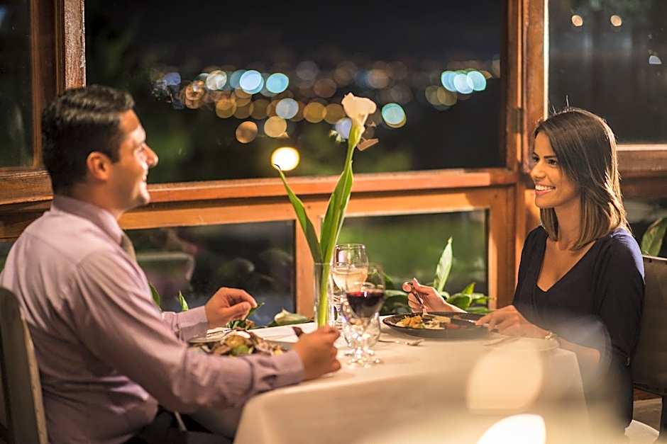 Alta Las Palomas Hotel