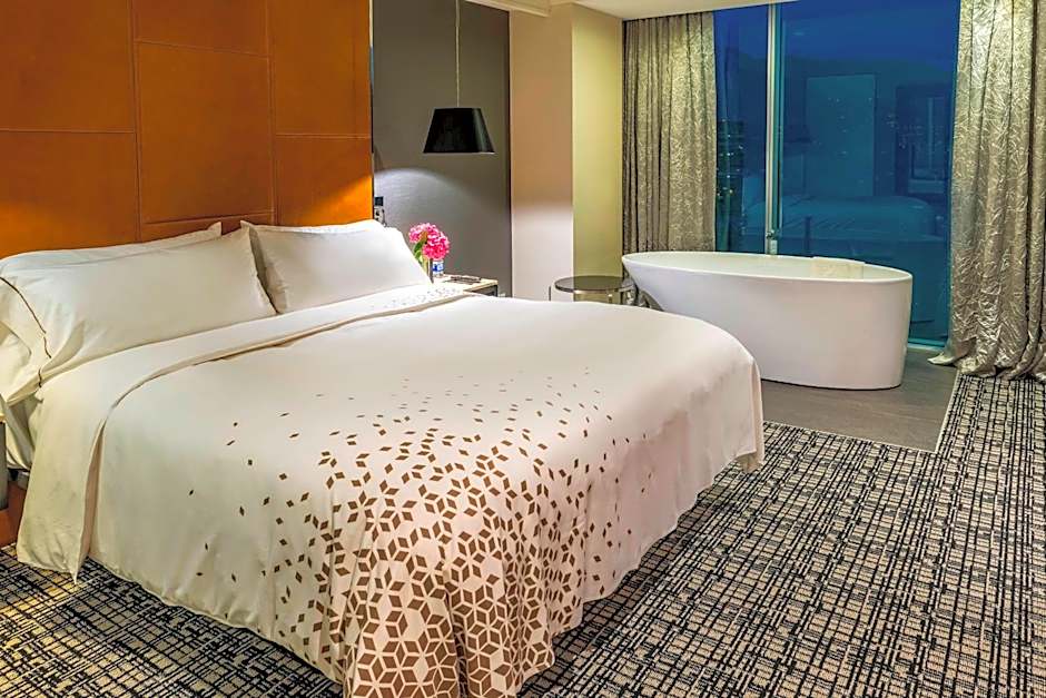 Renaissance Santiago Hotel