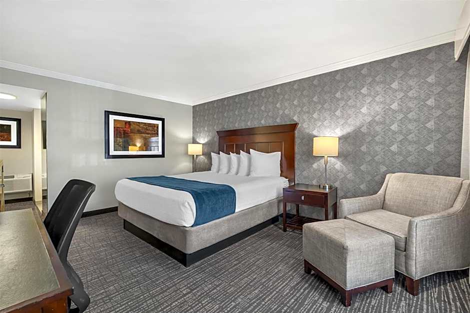 Best Western Plus Carriage Inn