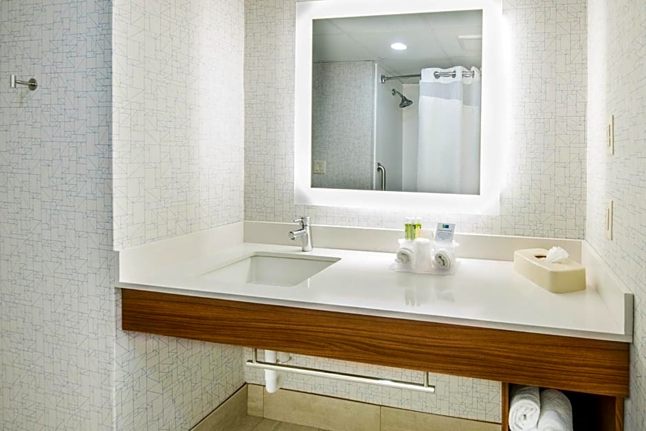 Holiday Inn Express Woodbridge By IHG