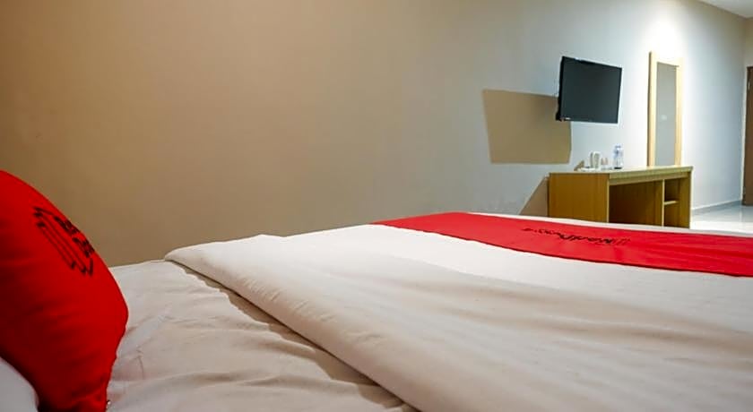 RedDoorz Plus @ Hotel Srikandi Kendari