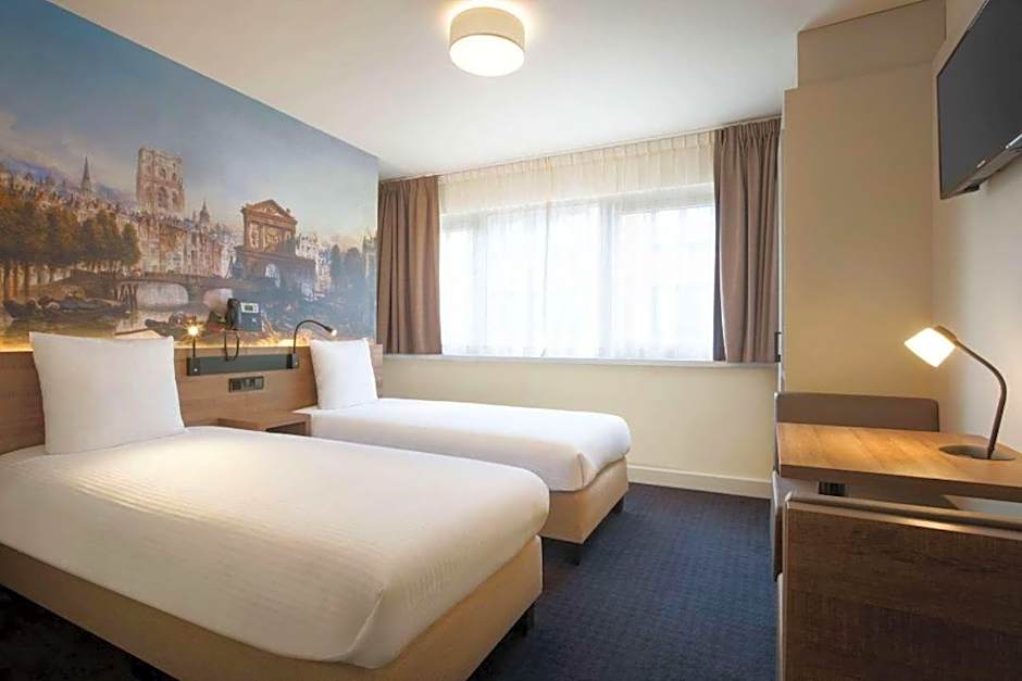 Rotterdam Teleport Hotel