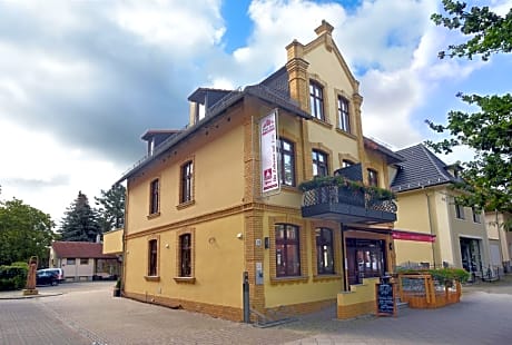 Port Inn Hotel