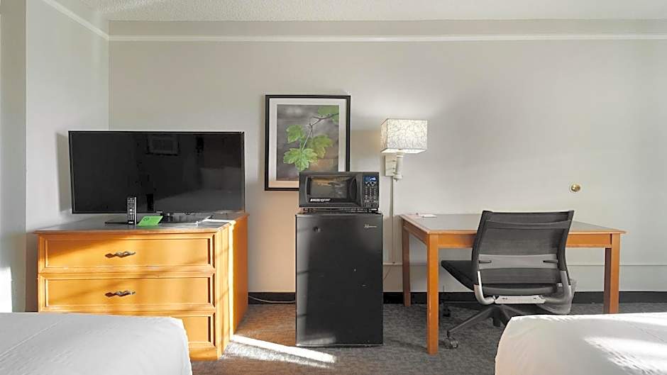 Howard Johnson by Wyndham Sacramento Downtown