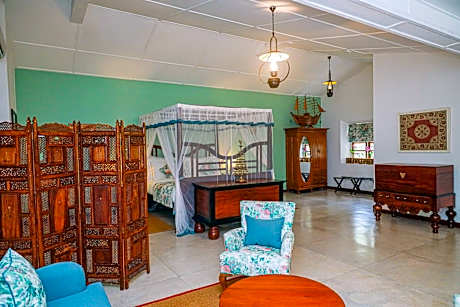 Suite with sunset tea or coffee and homemade cookies, a morning bird-watching trail