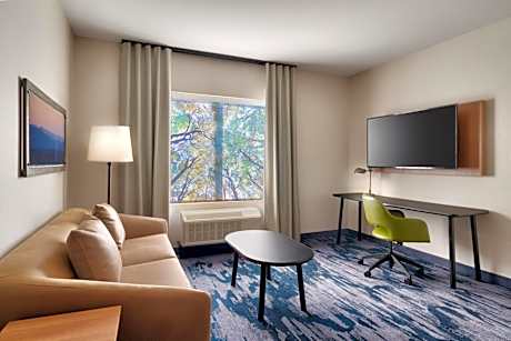 One-Bedroom King Suite with Bathtub and Sofa Bed - Mobility Access/Hearing Accessible