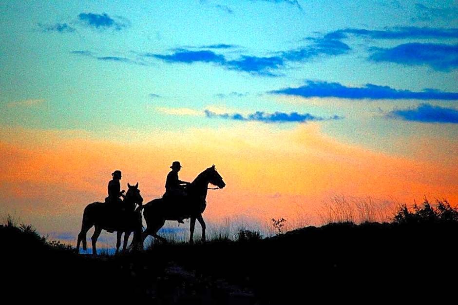 Hotel Royo Guarde-Puente Faco, junto al río Mundo