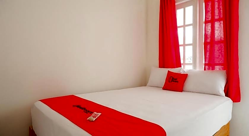 RedDoorz Plus near UMS Solo