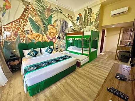 Safari - Family Room