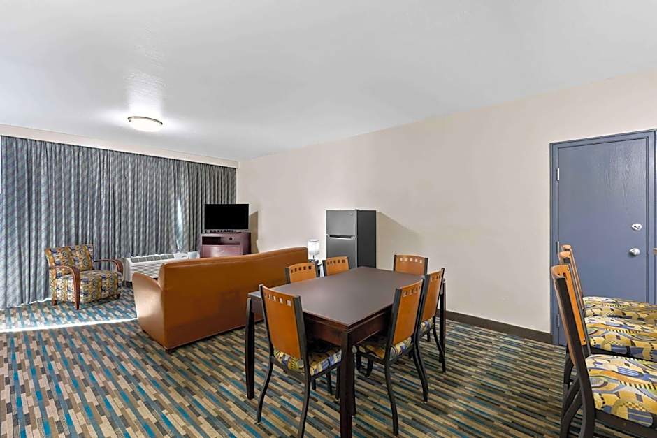Days Inn & Suites by Wyndham Mesa Near Phoenix