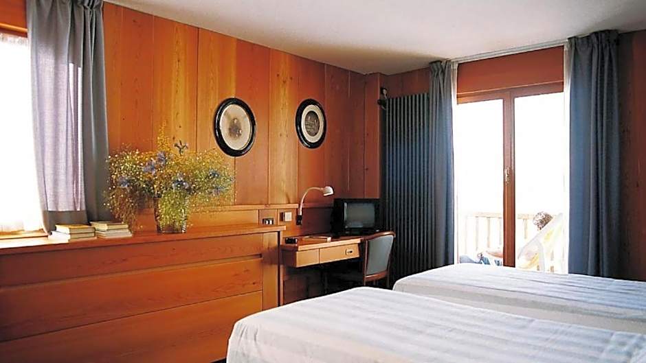 Photo 1 of 2 of Triple Room