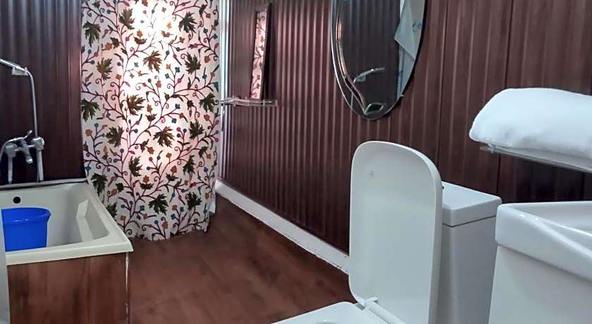 Houseboat Switzerland