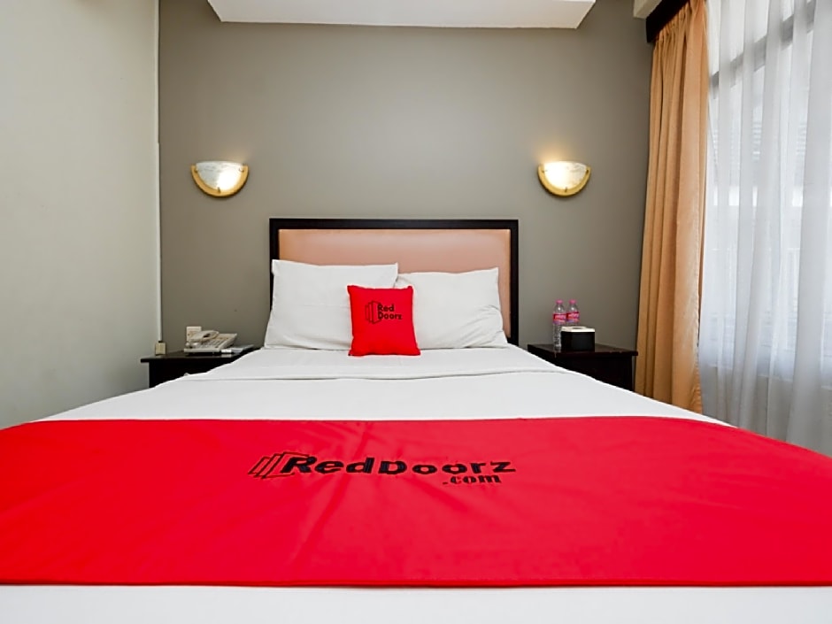 RedDoorz Plus @ Singosari Raya