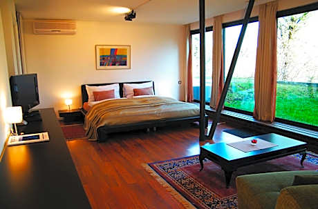 Junior Suite with Garden View