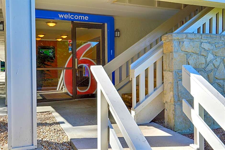 Motel 6-Nashua, NH - South