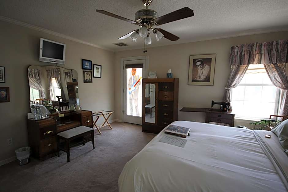 Woodrow House Bed & Breakfast