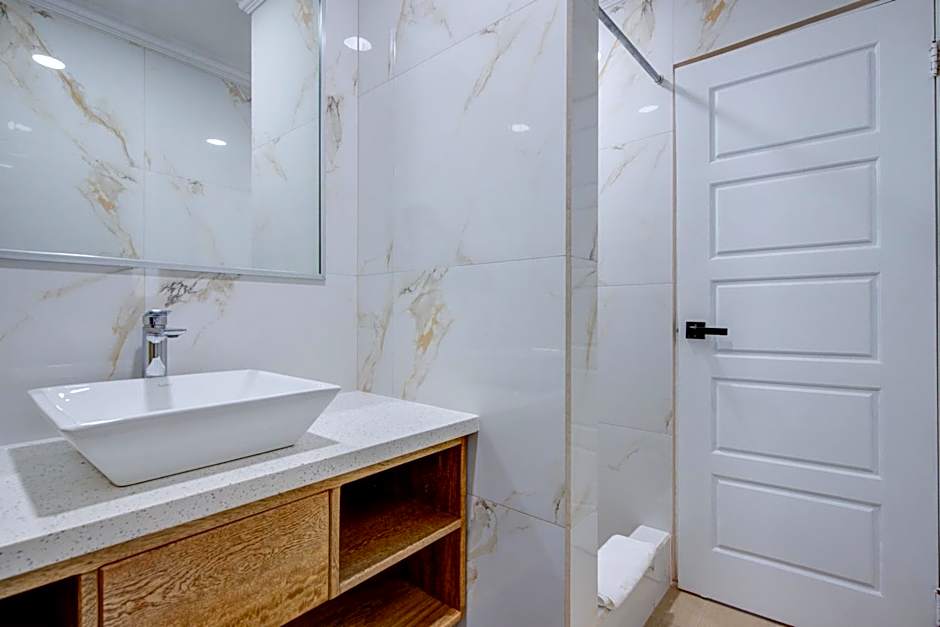 Airport Suites Hotel