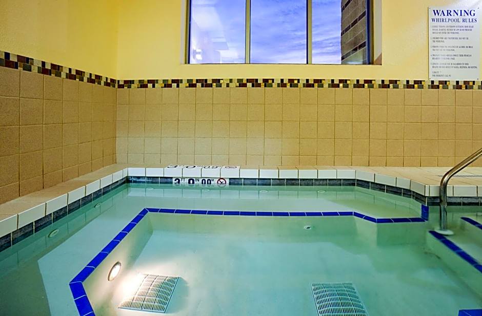 Holiday Inn & Suites Green Bay Stadium by IHG