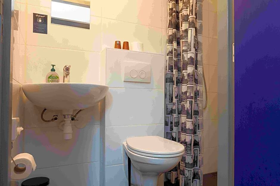 Kings Inn City Hostel