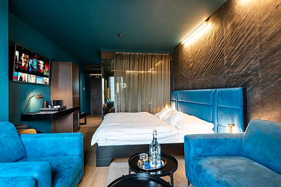 BOUTIQUE HOTEL11 with rooftop SPA