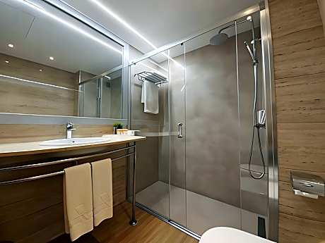 DOUBLE STANDARD 2 ADULTS + 1 CHILD