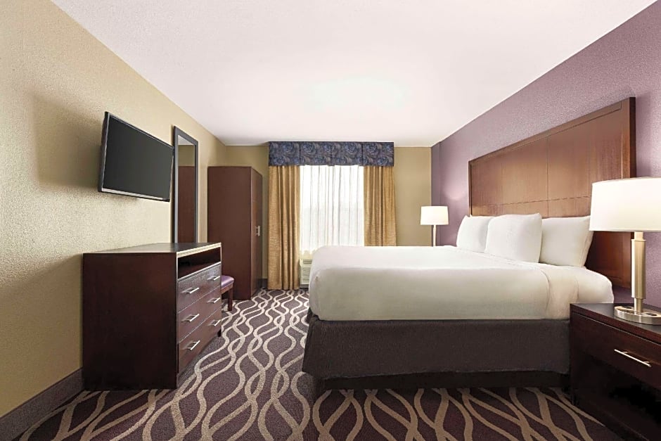 IBAN Dallas Park Central Hotel, Trademark by Wyndham