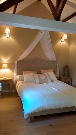 Lucie-Double room-Romantic-Ensuite with Shower-Courtyard view