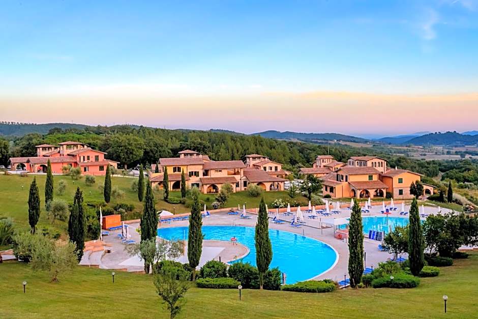 ISA-Residence with swimming pool surrounded by greenery just 5 minutes from Massa Marittima