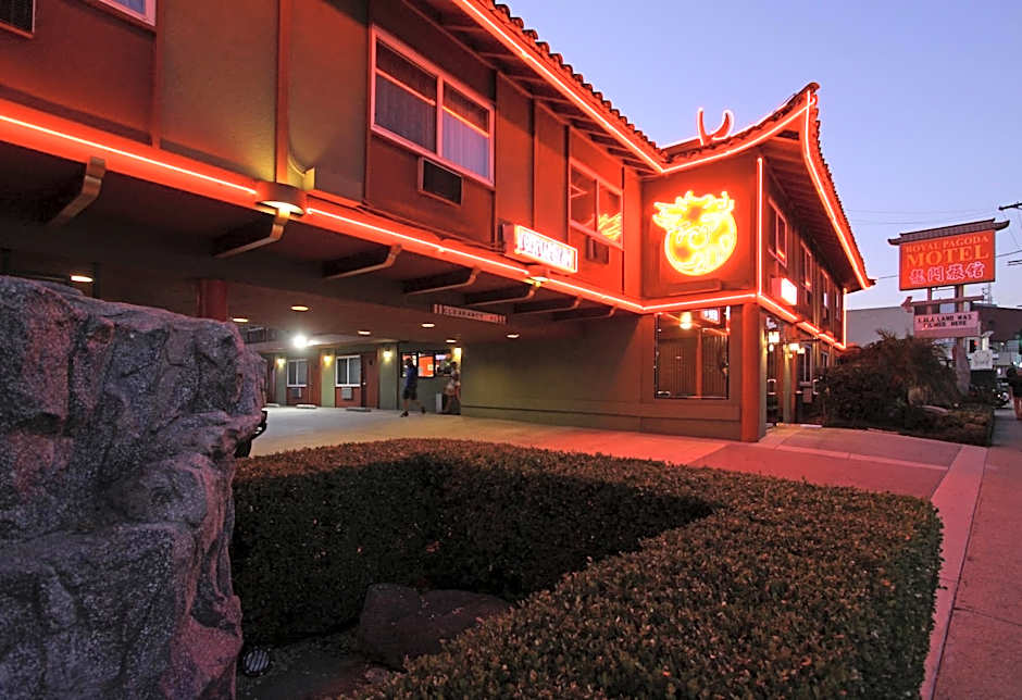 Royal Pagoda Motel