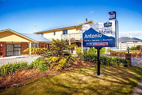 Antonio Mews Motel