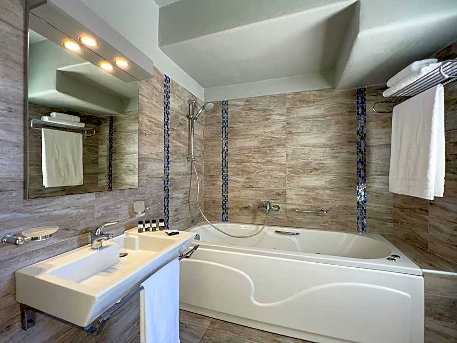 Aspalathras White Hotel – Chora, UT