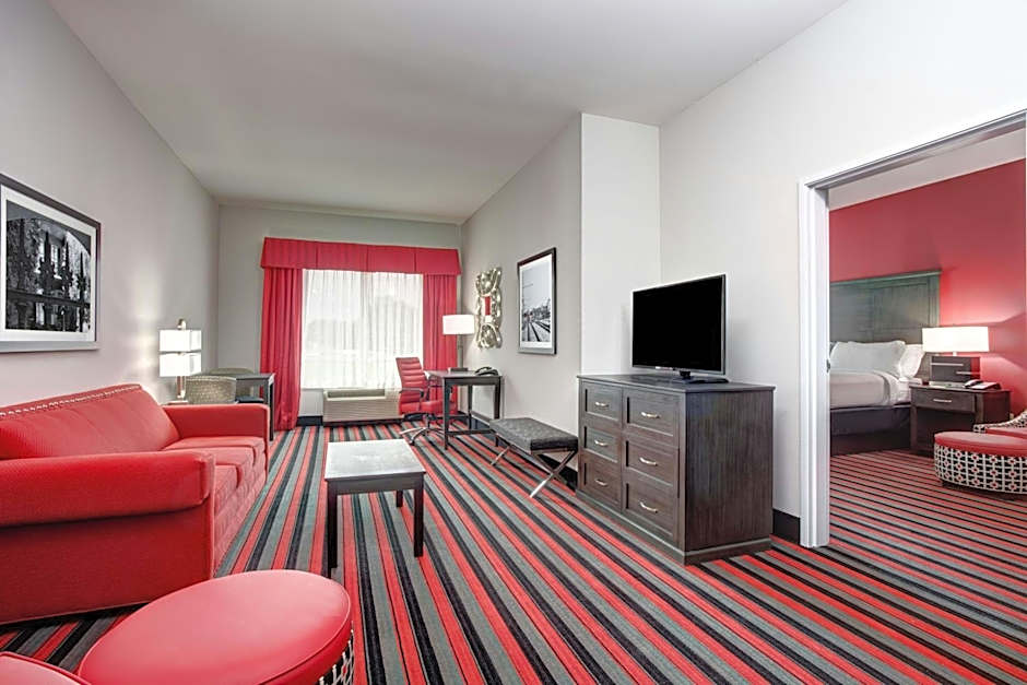 Holiday Inn & Suites Lafayette North by IHG