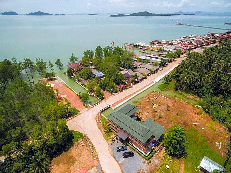 Tonmai Suites