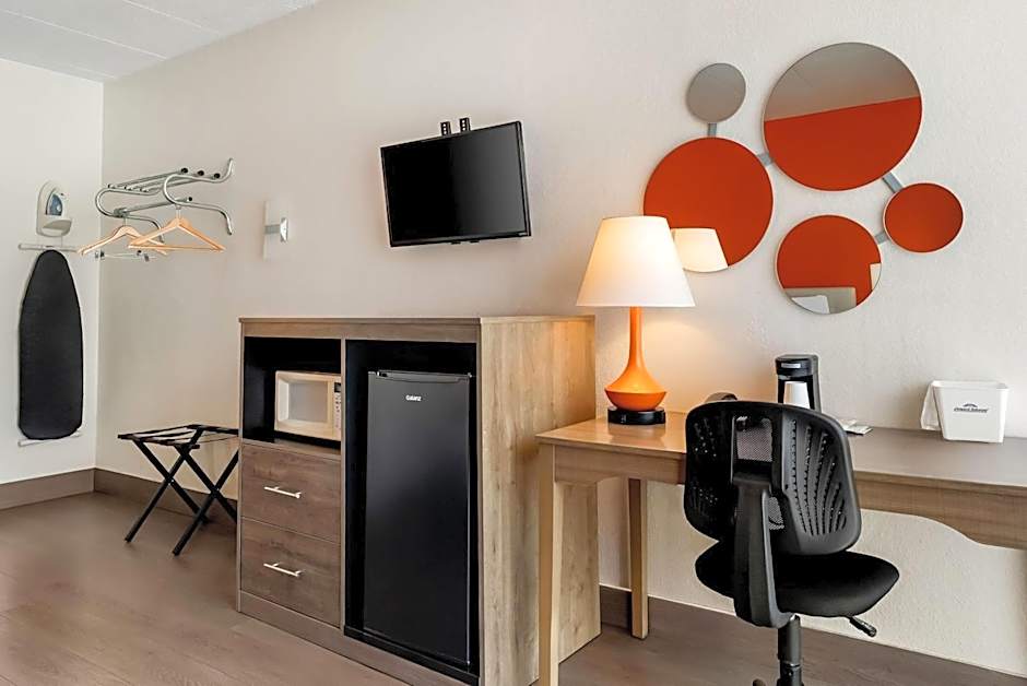 Howard Johnson Hotel by Wyndham Toms River