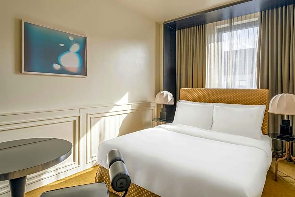 Roomers Munich, Autograph Collection by Marriott