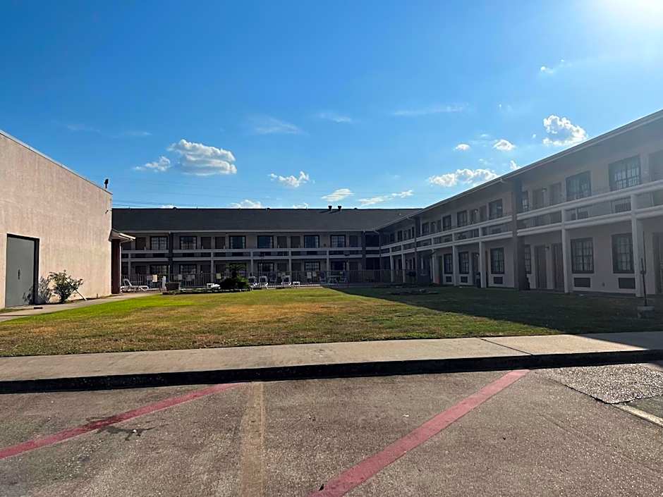 Baymont by Wyndham Port Arthur/Groves Area