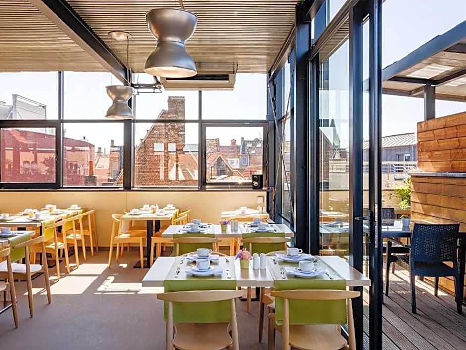 Budget Rooms by Ghent River