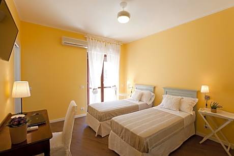 Deluxe Twin Room with Sea View