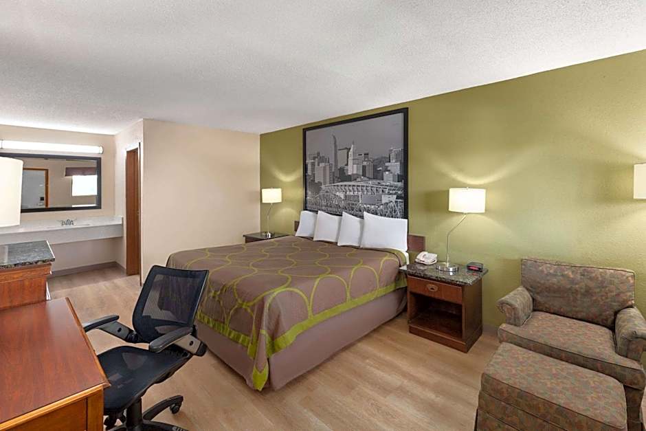 Super 8 by Wyndham Fort Mitchell Cincinnati Area
