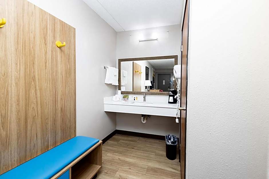 Days Inn by Wyndham Dayton Huber Heights Northeast