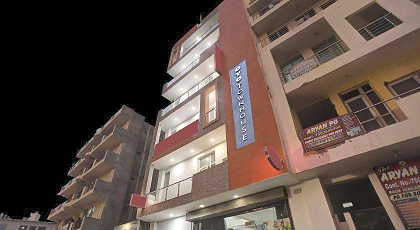 OYO The Signature Hotel Near Iskcon Temple Noida