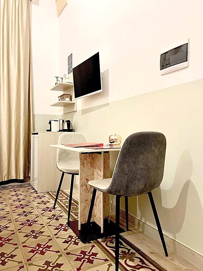 Eccelsoleccese Boutique B&B - steps from the Historic Center