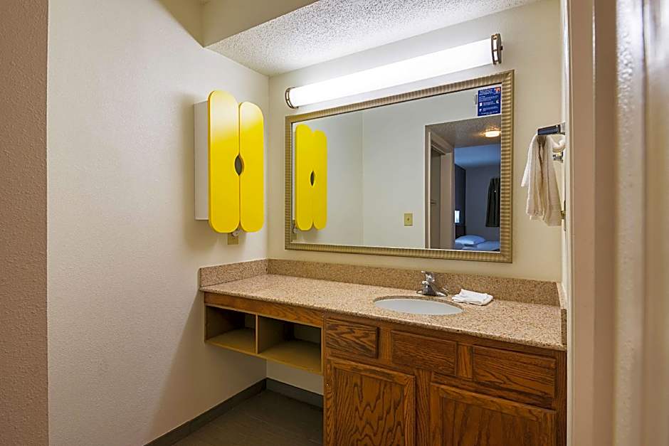 Studio 6 Extended Stay - Greensboro, NC