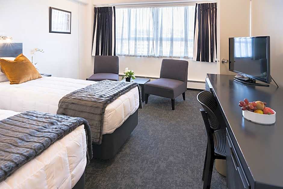 Bay Plaza Hotel