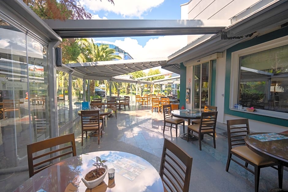 The Green Park Bostanci