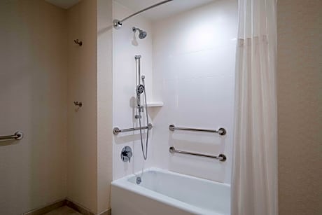 1 King Premium Mobility Accessible W/Bathtub