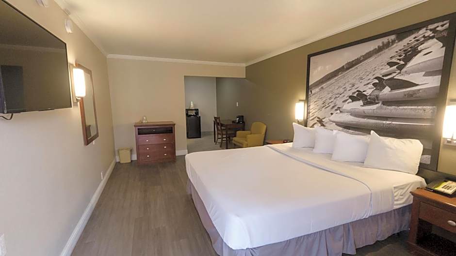 Super 8 by Wyndham Santa Cruz Beach Boardwalk