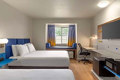 Queen Room with Two Queen Beds - Pet Friendly/Non-Smoking