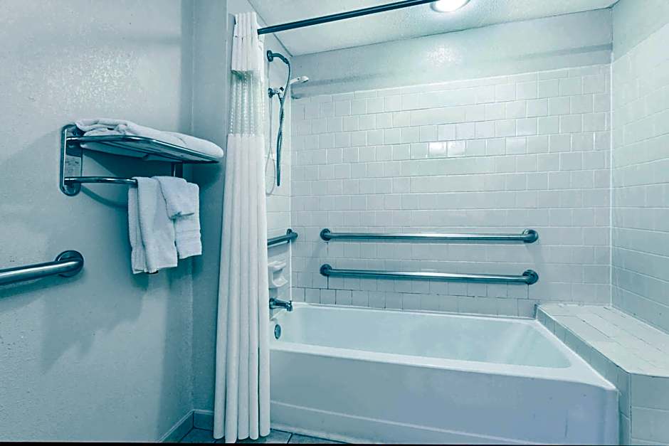 Travelodge by Wyndham Winchester